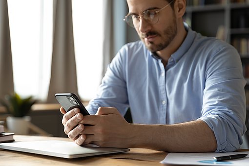 Was bedeuten die winzigen Buchstaben in der Kopfzeile von Android? Was bedeuten die winzigen Buchstaben in der Kopfzeile von Android?