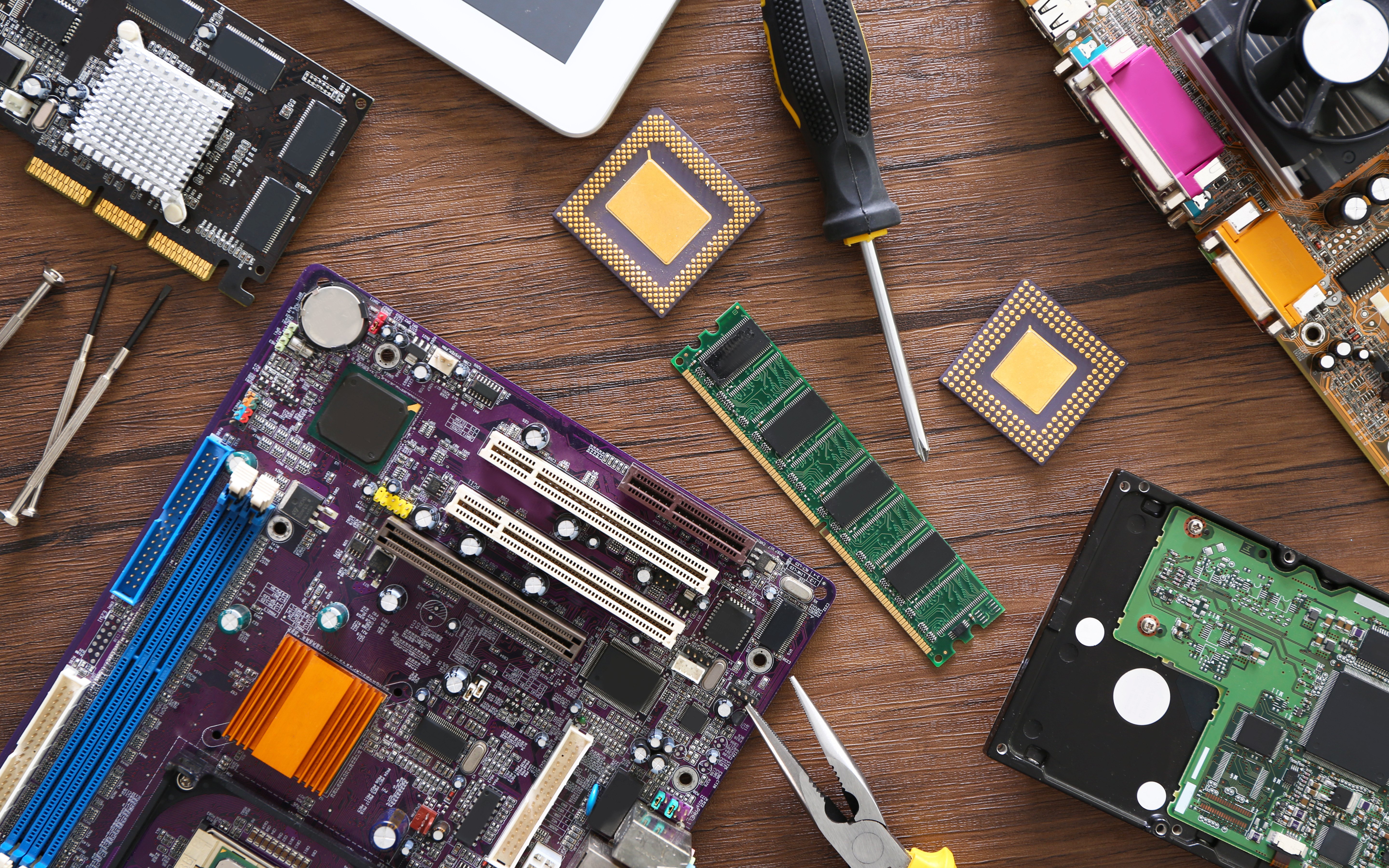Was ist Hardware nenne 2 Beispiele?