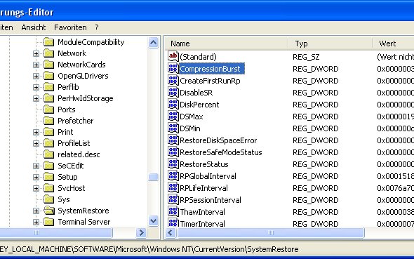 Windows XP: Systemwiederherstellung konfigurieren Im Bild sehen Sie den Registrierungseditor und den Schlüssel SystemRestore, über dem die Systemwiederherstellung konfiguriert werden kann.
