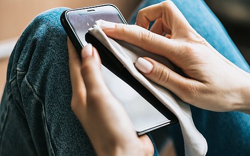 Smartphone schützen & reinigen Handy, Mikrofasertuch, Keime, Bakterien