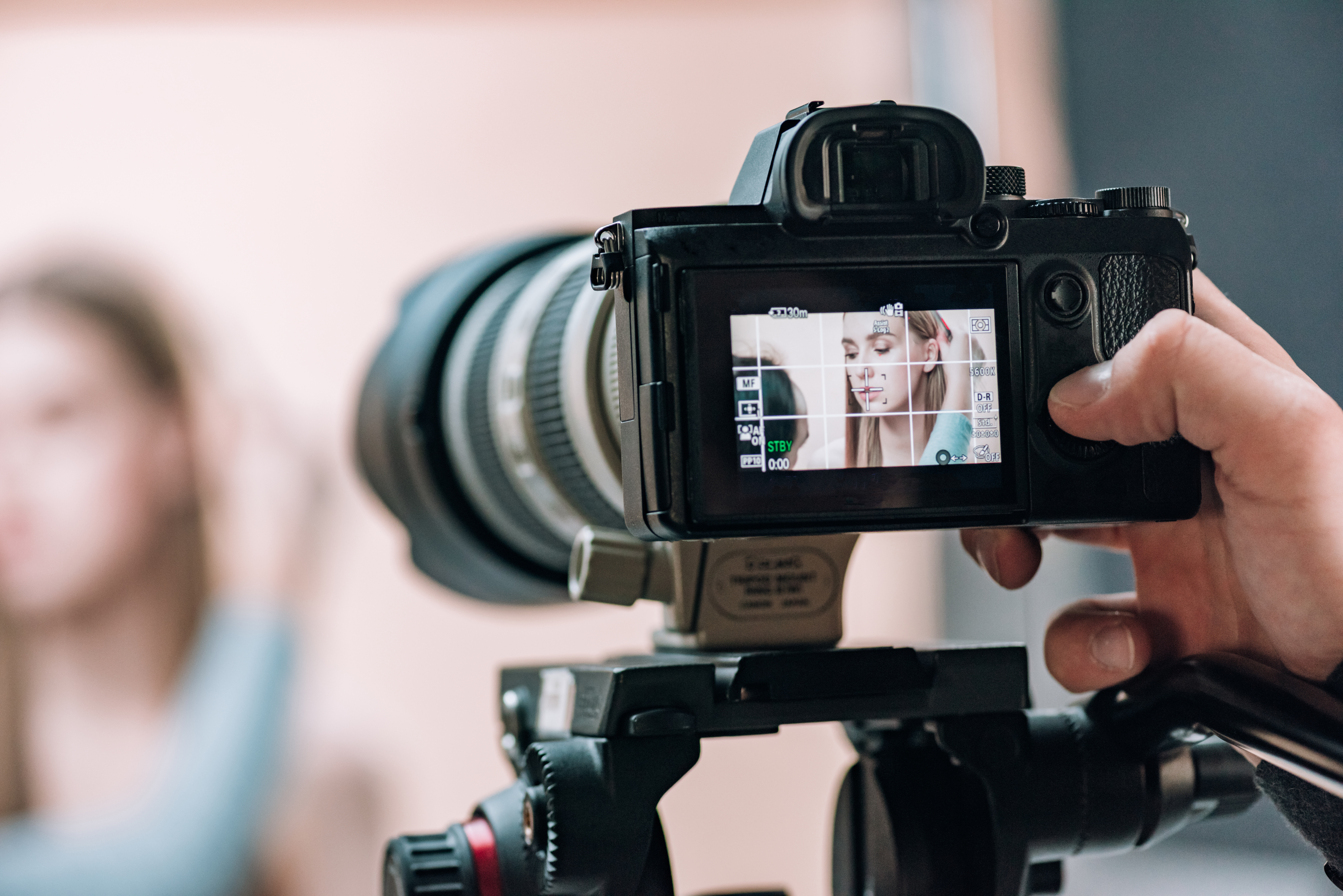 Videoaufnahmen mit AF oder manuell fokussieren? Tricks für Ihre Digitalkamera Videoaufnahmen mit AF oder manuell fokussieren? Tricks für Ihre Digitalkamera
